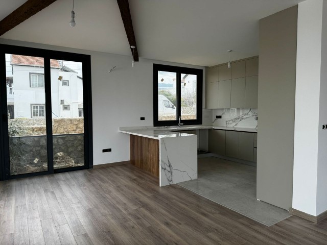 Girne Esentpe bölgesinde satılık modern 3+1 230m2 havuzluı villalar