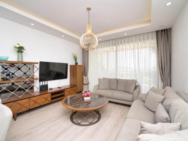 2+1 80m2 penthouse for sale in Kyrenia Bahçeli