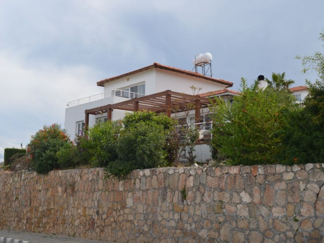 Türkische Hausvilla mit 3 Schlafzimmern zum Verkauf in Esentepe, Kyrenia, mit vollem Meerblick und Kamin, alle Zimmer mit Meerblick