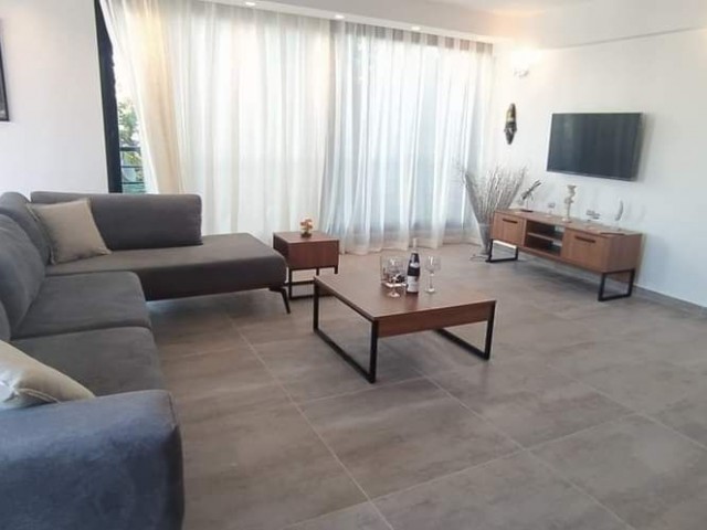 110 m² große 2+1-Wohnung zum Verkauf in der V-Residenz im Zentrum von Kyrenia