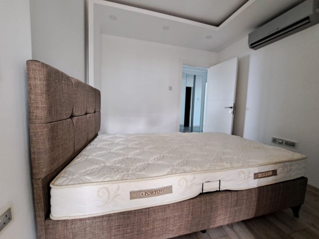 Komplett möblierte 3+1-Penthouse-Wohnung zur Miete in einer sicheren Anlage mit Pool im Zentrum von Kyrenia