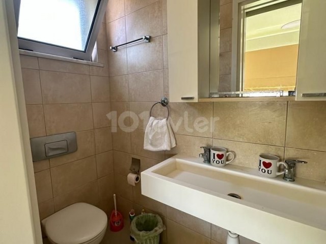 Karaoğlanoğlunda satılık denize sıfır 2+1 80m2 full eşyalı daire