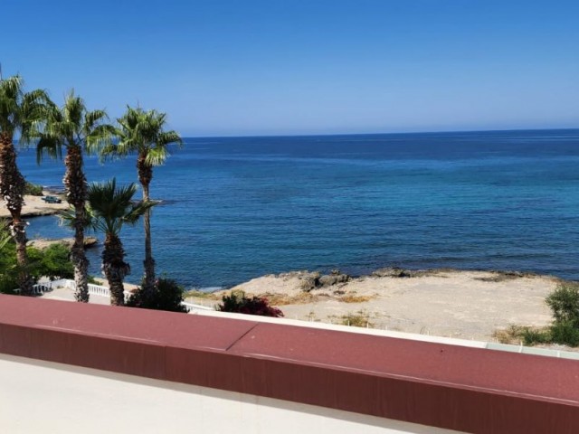 Komplett möblierte 2+1-Wohnung zum Verkauf am Meer in der Region Karaoğlanoglu in Kyrenia