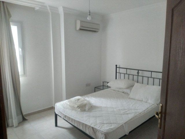 Girne Merkezde Havuzlu site içinde satılık full eşyalı 4+1 dublex penthause daire 