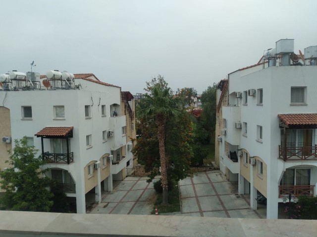 Girne Merkezde Havuzlu site içinde satılık full eşyalı 4+1 dublex penthause daire 