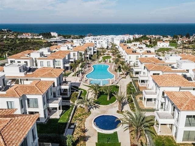 Kıbrıs town houses'da satılık zemin kat 2+1 90m2 daire 