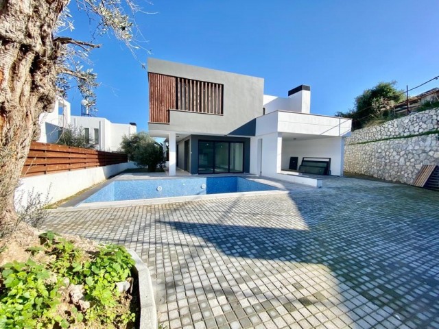 3+1 250m2 modern villa with pool with Turkish title for sale in Ozanköy