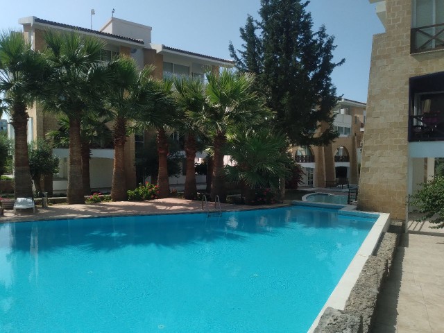 Girne Merkezde Piabella otel yakını havuzlu site içinde kiralik full eşyalı 1+1 daire 