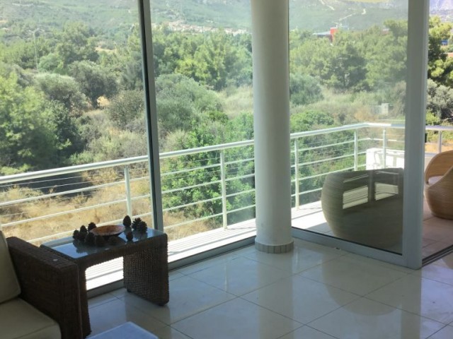 تخت برای اجاره in Girne Merkez, گیرنه