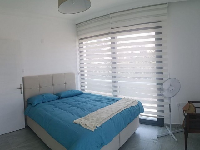 Girne merkez'de ana caddeye yürüyüş mesafesinde , lüks eşyalı kiralık 1+1 daire / 350 stg aylık ödemeli (aidat dahil)