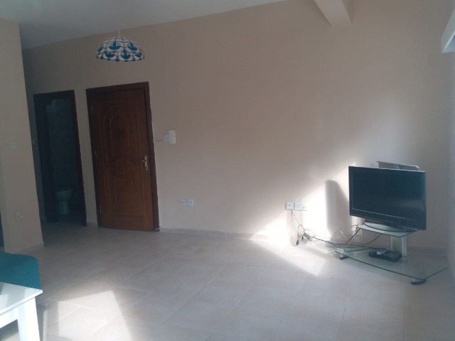 Girne kaşgar bölgesinde 120 m2 yaşam alanına sahip geniş salon ve 2 banyolu satılık 3+1 daire