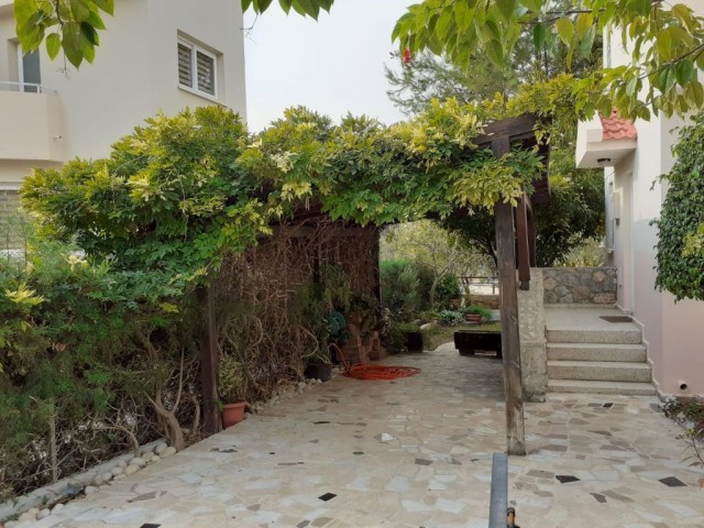 Villa For Sale in Girne Merkez, Kyrenia