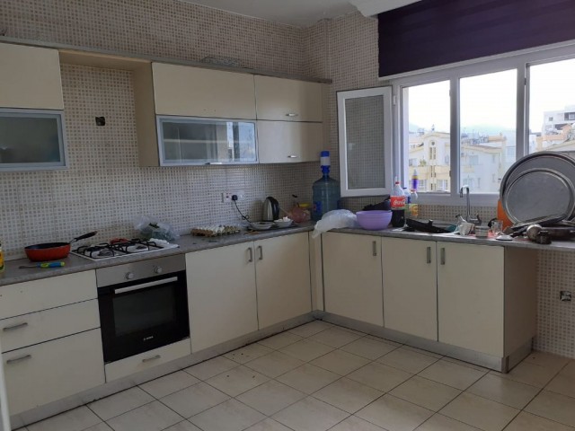 Girne merkez'de dört tarafı balkonlarla çevrili satılık 3+1 penthouse / binada tek penthouse !