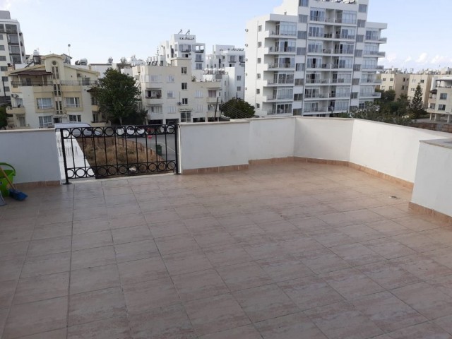 Girne merkez'de dört tarafı balkonlarla çevrili satılık 3+1 penthouse / binada tek penthouse !