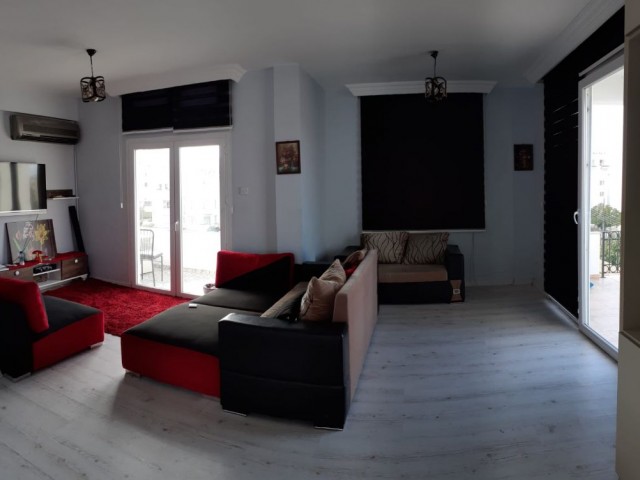 Girne merkez'de dört tarafı balkonlarla çevrili satılık 3+1 penthouse / binada tek penthouse !