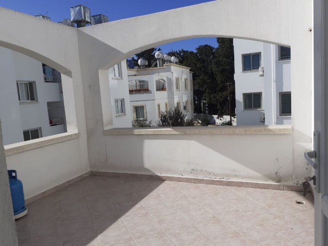 Das Zentrum von Kyrenia befindet sich auch in zentraler Lage, ganz in der Nähe der Hauptstraße und allen Einkaufszentren- 4+1 / 260 penthouse zum Verkauf mit einer Fläche von m2 ** 