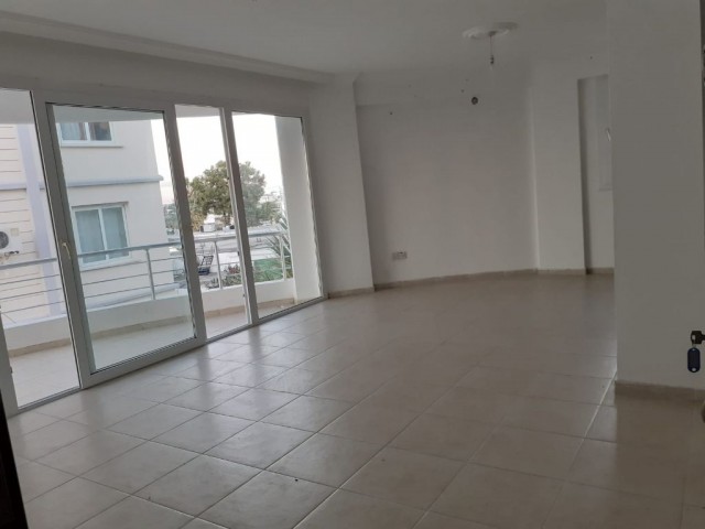 Flat To Rent in Alsancak, Kyrenia