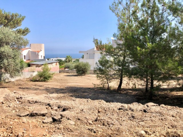 Residential Zoned Plot For Sale in Çatalköy, Kyrenia