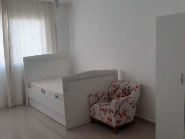 Flat To Rent in Aşağı Girne, Kyrenia