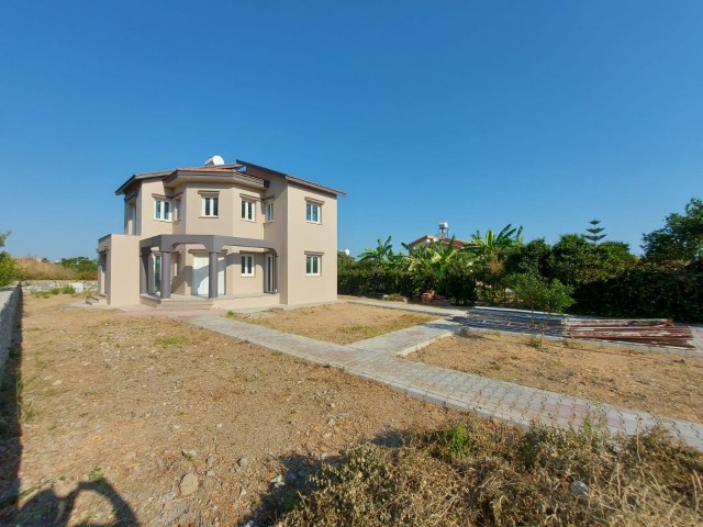 Freistehende VILLA zum Verkauf in einem 800 m2 großen Garten in der Nähe von Lapta Hotels ** 