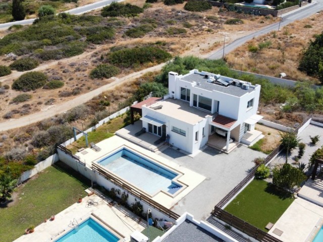 Freistehende Triplex-villa mit privatem Pool zum Verkauf in chatalköy, 100 Meter vom Strand entfernt . ** 