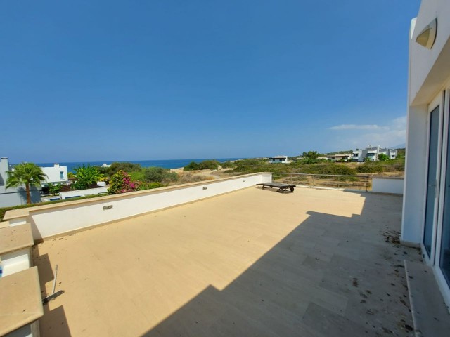Freistehende Triplex-villa mit privatem Pool zum Verkauf in chatalköy, 100 Meter vom Strand entfernt . ** 