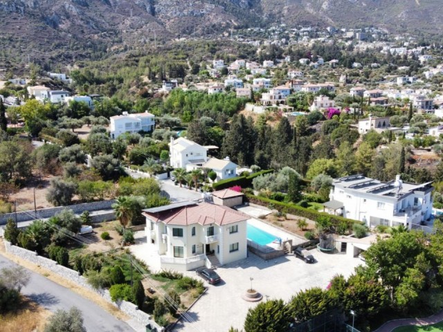 Villa + Auxiliary House with Mountain - Sea View and Private Swimming Pool on 2,740 m2 of Land in Ozankoy ** 