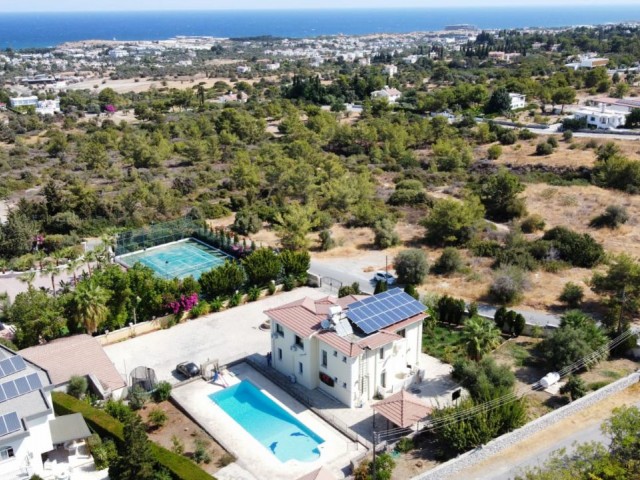 Villa + Auxiliary House with Mountain - Sea View and Private Swimming Pool on 2,740 m2 of Land in Ozankoy ** 