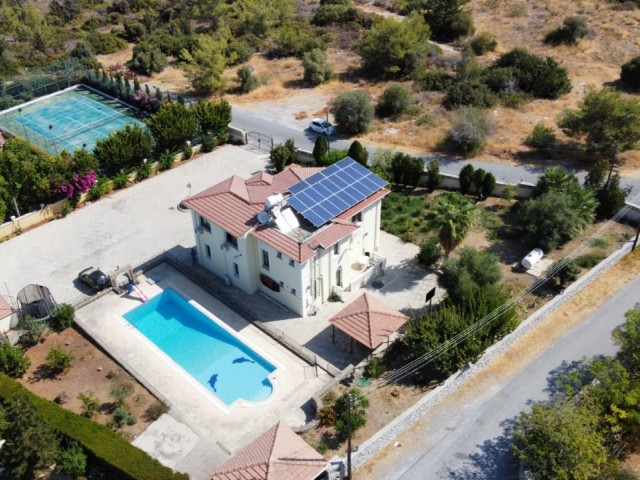 Villa + Auxiliary House with Mountain - Sea View and Private Swimming Pool on 2,740 m2 of Land in Ozankoy ** 