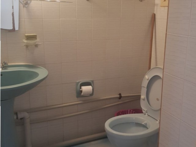 Mağusa karakol bölgesinde kiralık eşyalı 3+1 daire.