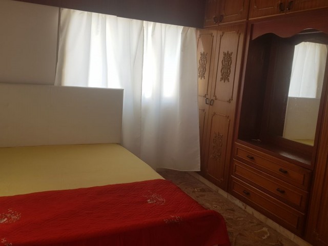 Mağusa karakol bölgesinde kiralık eşyalı 3+1 daire.