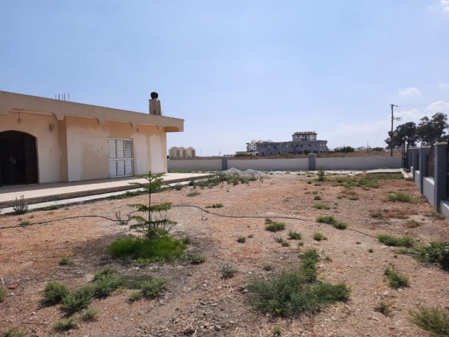 Decoupled house on a plot of 6 pieces in the center of the pier ** 