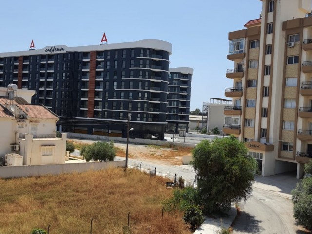 Große Wohnung zum Verkauf in Famagusta Sakarya ** 