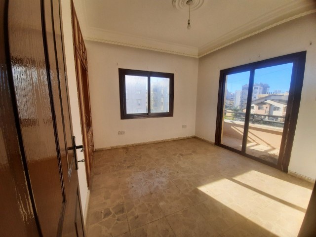 3+1 flat for sale in magusa police station ** 