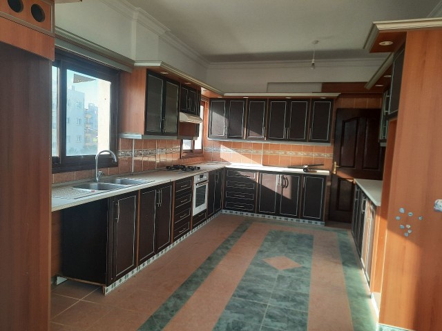 3+1 flat for sale in magusa police station ** 