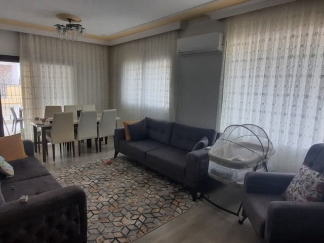 Komplett möblierte 3+1-Wohnung zum Verkauf in Yenibogaziçi