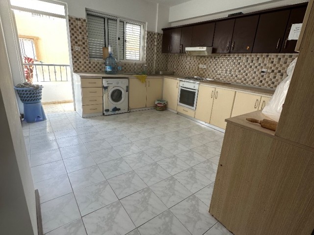1 floor 3+1 flat with Turkish husband for sale in Famagusta Sakarya area