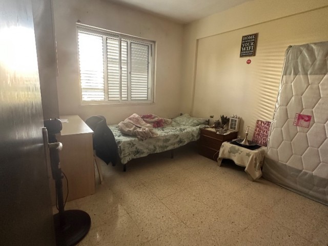 1 floor 3+1 flat with Turkish husband for sale in Famagusta Sakarya area