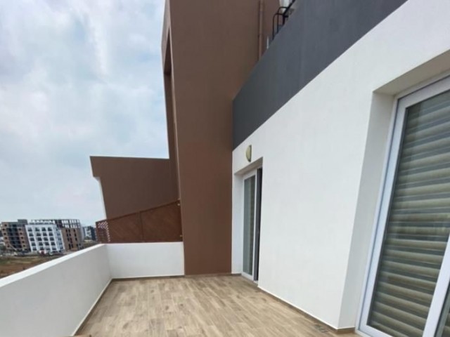 2+1 170 M2 voll möbliertes Luxus-Penthouse in Famagusta Çanakkale