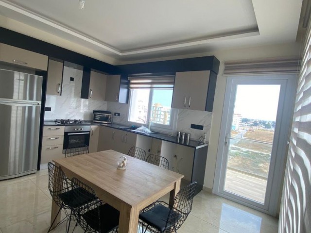 2+1 170 M2 voll möbliertes Luxus-Penthouse in Famagusta Çanakkale