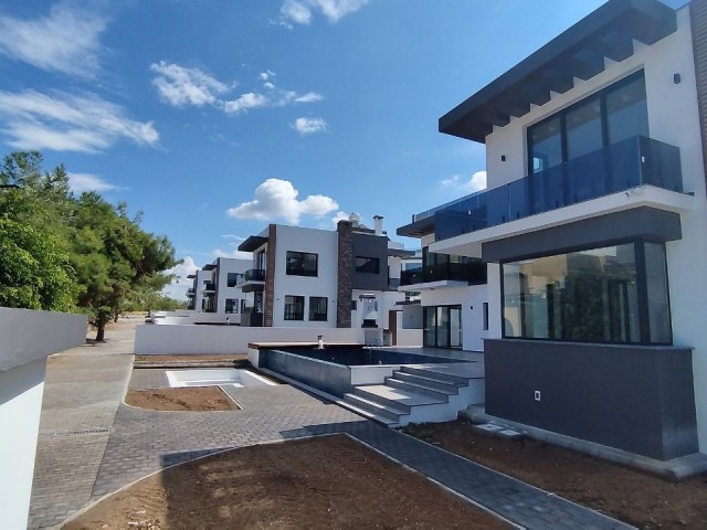 Unsere 800 m2 große 4+1-Villa mit Berg- und Meerblick in herrlicher Lage in der Region Kyrenia Zeytinlik steht zum Verkauf