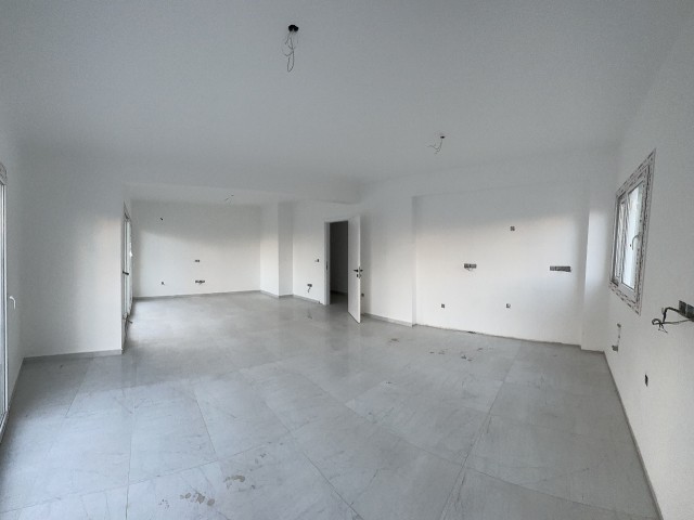 Продаются квартиры в нашем проекте, состоящие из 135 м2, 3 спальни, первый и второй этажи, всего 4 квартиры в районе Гёньели.