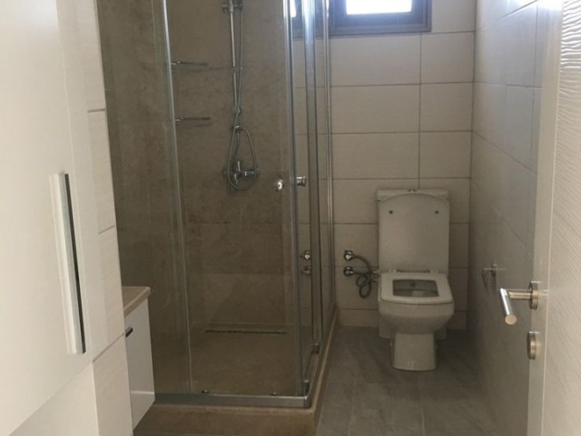 Nicosia Center Marmara 2+1 unmöblierte Penthouse-Wohnung zum Verkauf