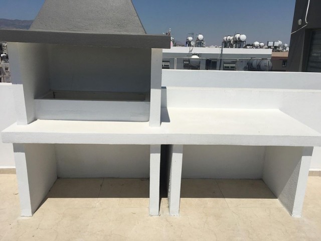 Nicosia Center Marmara 2+1 unmöblierte Penthouse-Wohnung zum Verkauf