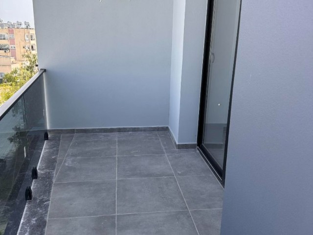 1 Luxus-Penthouse-Wohnung zum Verkauf in Gönyeli, 2+1 am Eingang