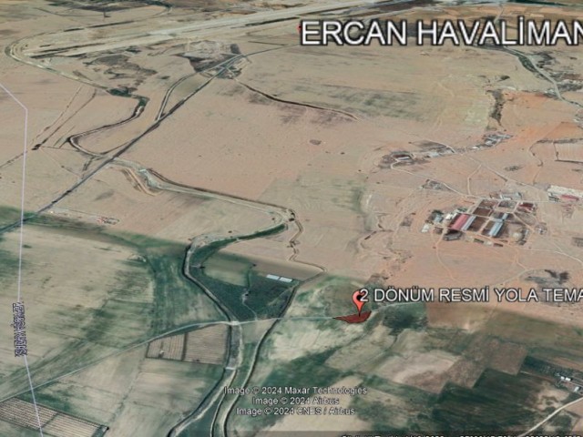 2 Hektar Land abseits der offiziellen Investitionsstraße im Dorf Meriç, dem nächstgelegenen Gebiet zum Flughafen Ercan, stehen zum Verkauf