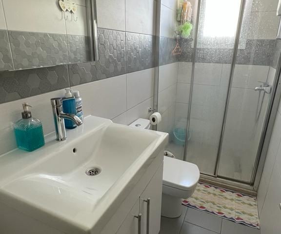 2+1 saubere Wohnung zum Verkauf im Zentrum der Region Kyrenia