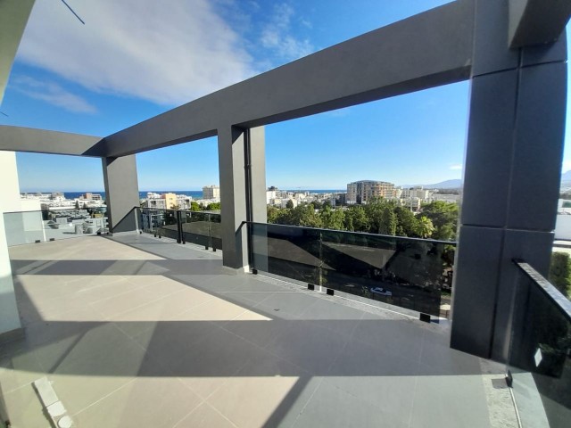 2+1 Penthouse-Wohnung mit Meerblick zum Verkauf im Zentrum der Region Kyrenia