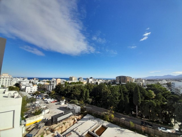 2+1 Penthouse-Wohnung mit Meerblick zum Verkauf im Zentrum der Region Kyrenia