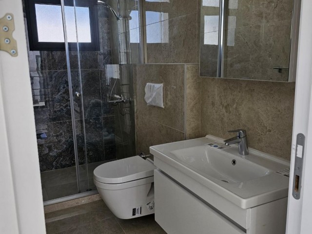Girne Alsancak Bölgesinde Merit Royal Hotel Üst Taraafı 3 Yatak Odalı Havuzlu Son Villa Satılık   
